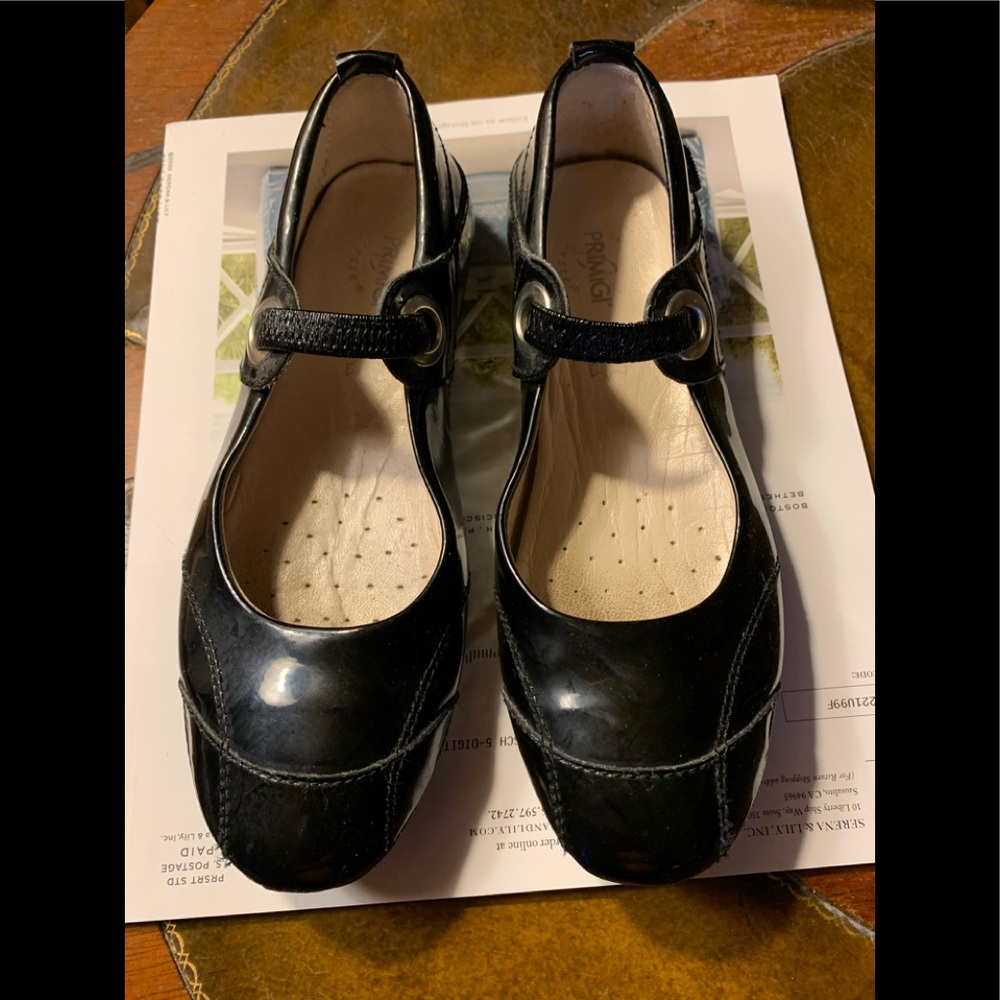 PRIMIGI girls shoes size 1.5. Black Mary Jane - sneaker sole. comfortable.